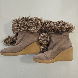 Women's Faux Fur Trim Wedge Boots American Eagle Size 7.5